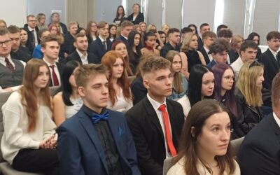 Uroczyste pożegnanie klasy maturalnej